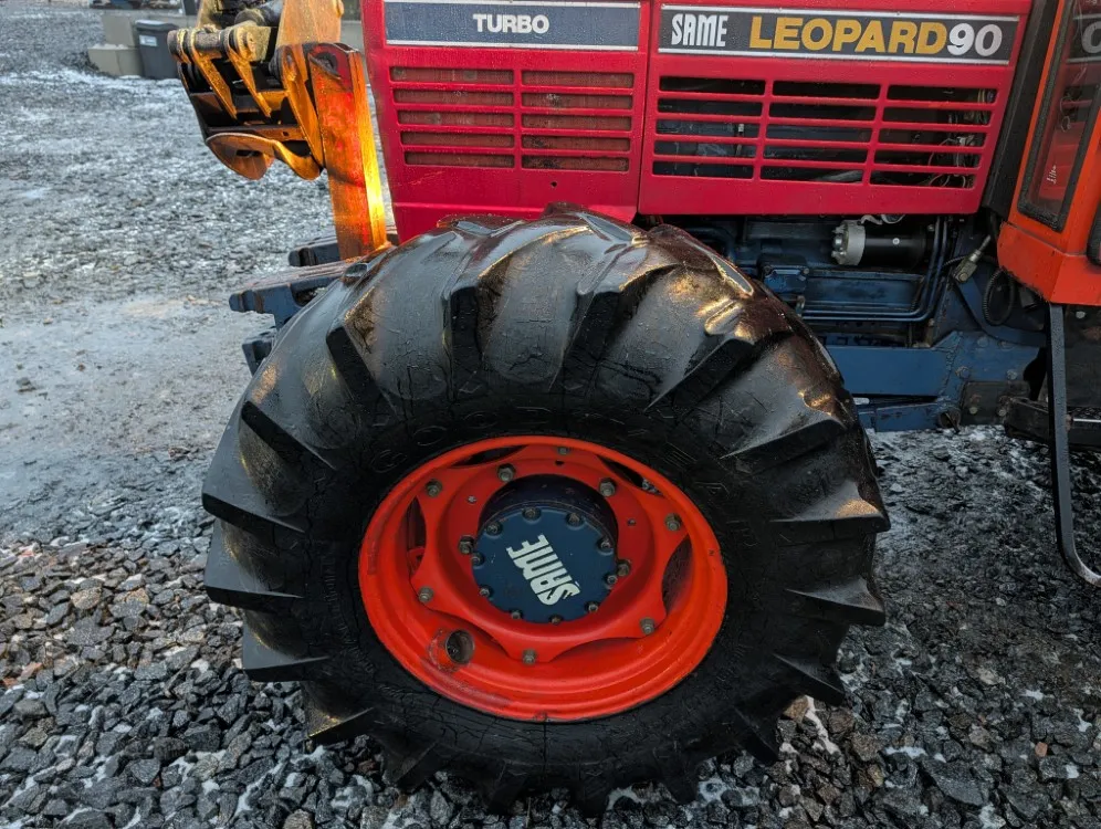 Same Leopard 90 Turbo traktori / Joutsa metsäkuormaajalla - Katso video!