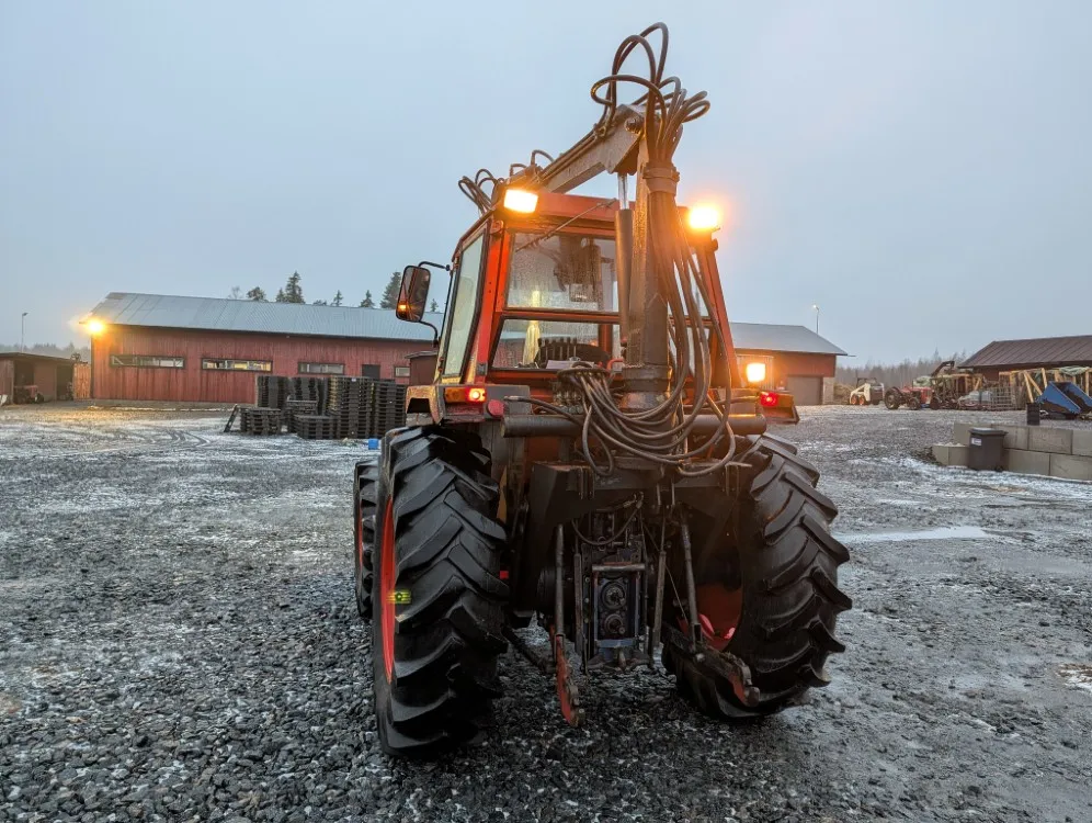 Same Leopard 90 Turbo traktori / Joutsa metsäkuormaajalla - Katso video!