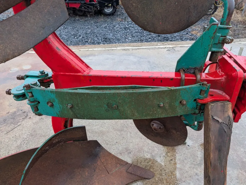 Kverneland lisäsiipi paluuauraan / 14 tuumainen kääntöauraan