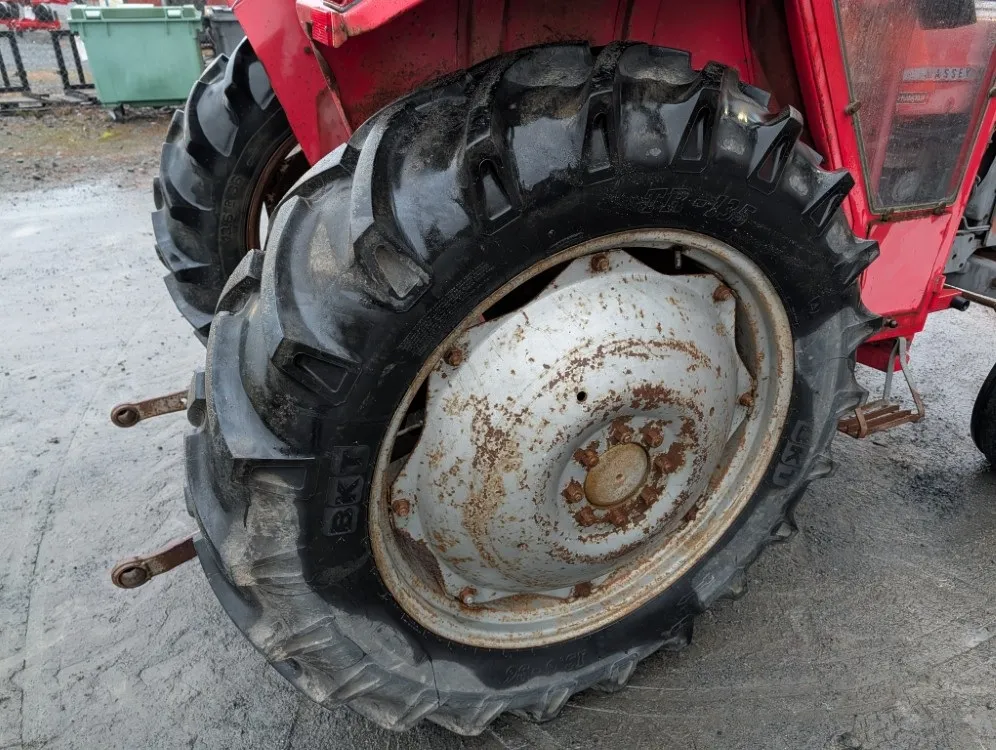 Massey Ferguson 165S / Huiput takarenkaat - Katso video!