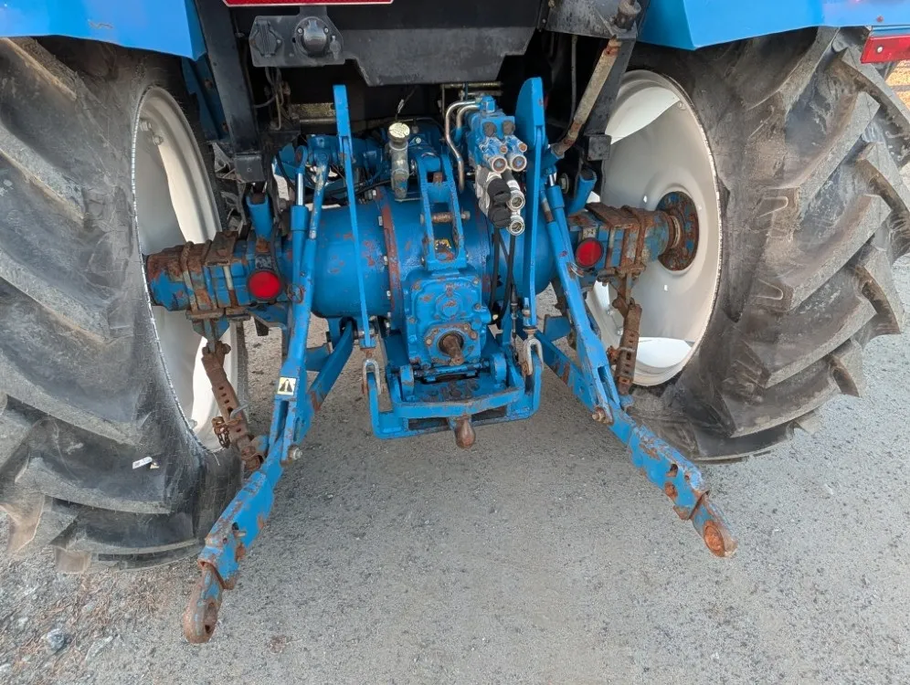 Ford 4830 traktori - neliveto / Trima etukuormaajalla - Katso video!