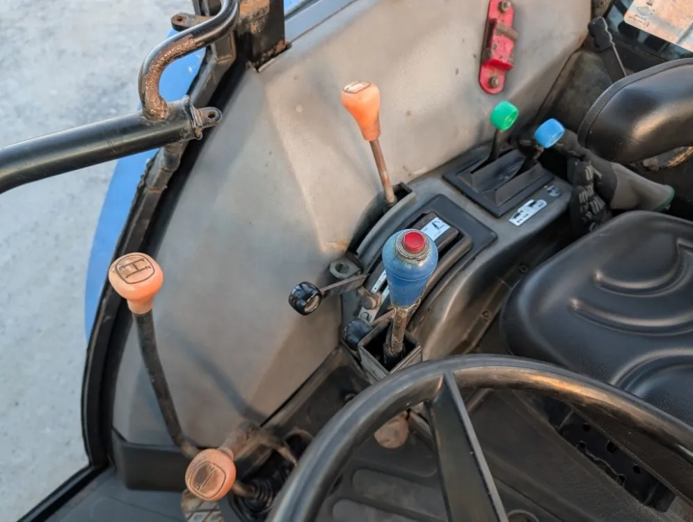 Ford 4830 traktori - neliveto / Trima etukuormaajalla - Katso video!