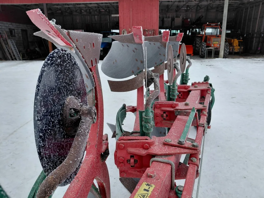 Kverneland ES 80-200-8 kääntöaura / 4-siipinen paluuaura - Katso video!