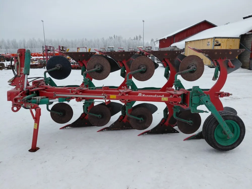 Kverneland ES 80-200-8 kääntöaura / 4-siipinen paluuaura - Katso video!