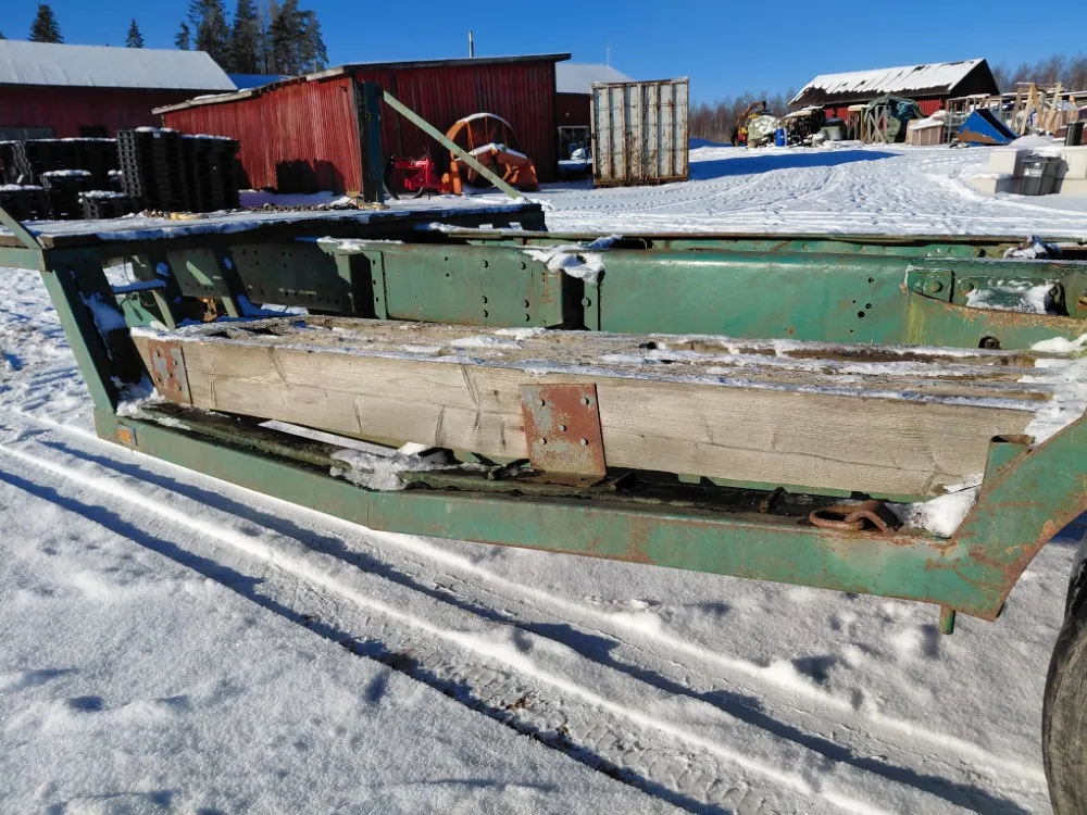 Konelavetti 1-akselinen - traktorivetoinen / Jarruvalmius - Vedetty 12tn metsäkonetta