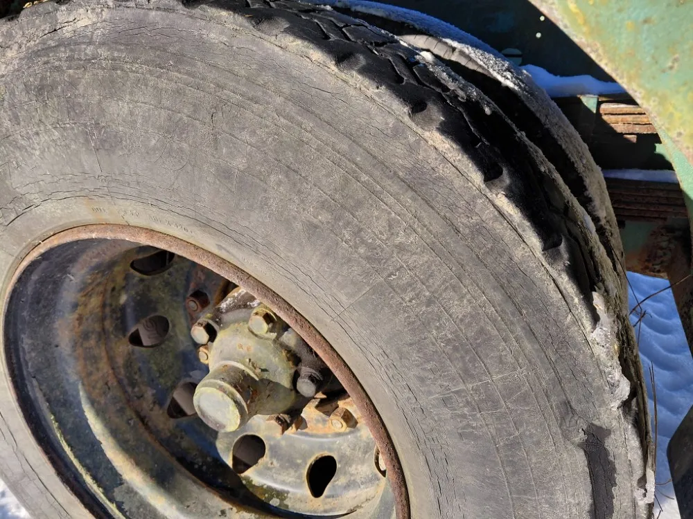 Konelavetti 1-akselinen - traktorivetoinen / Jarruvalmius - Vedetty 12tn metsäkonetta