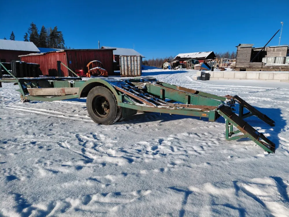 Konelavetti 1-akselinen - traktorivetoinen / Jarruvalmius - Vedetty 12tn metsäkonetta