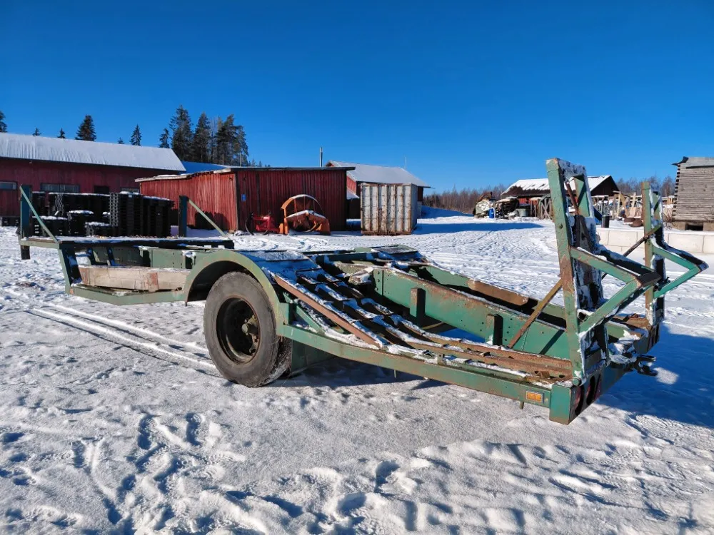 Konelavetti 1-akselinen - traktorivetoinen / Jarruvalmius - Vedetty 12tn metsäkonetta