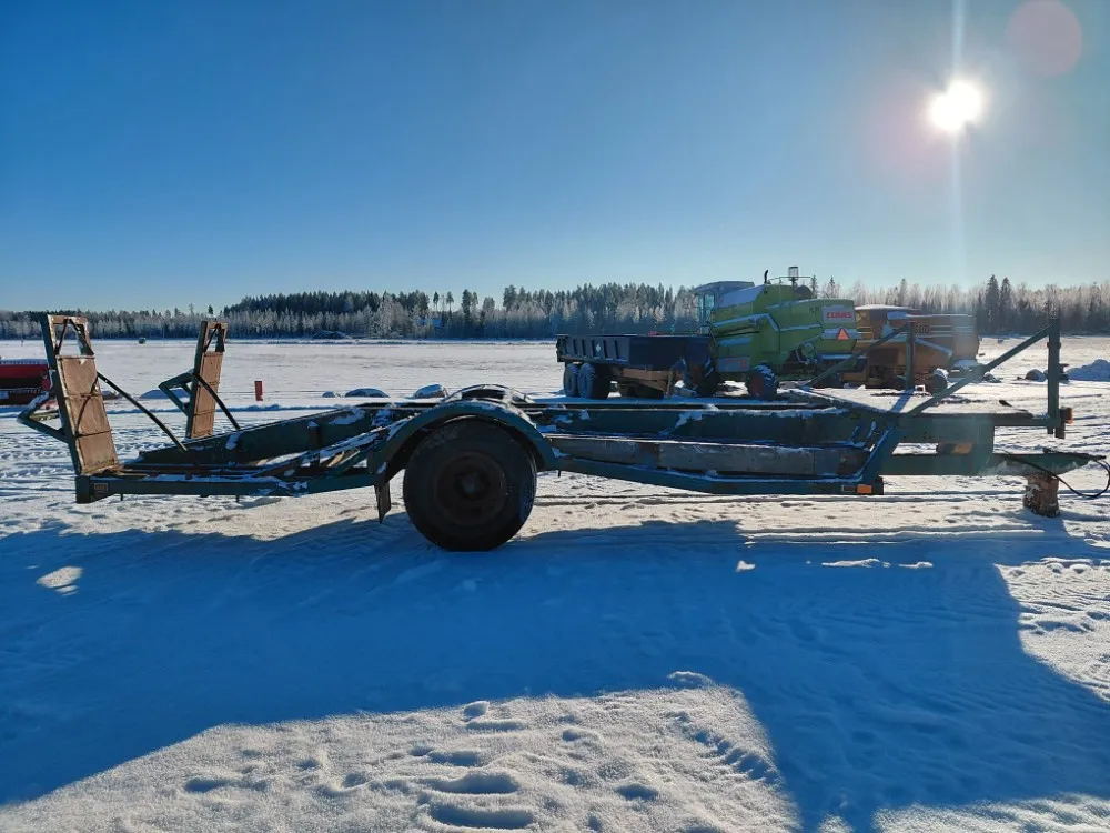 Konelavetti 1-akselinen - traktorivetoinen / Jarruvalmius - Vedetty 12tn metsäkonetta