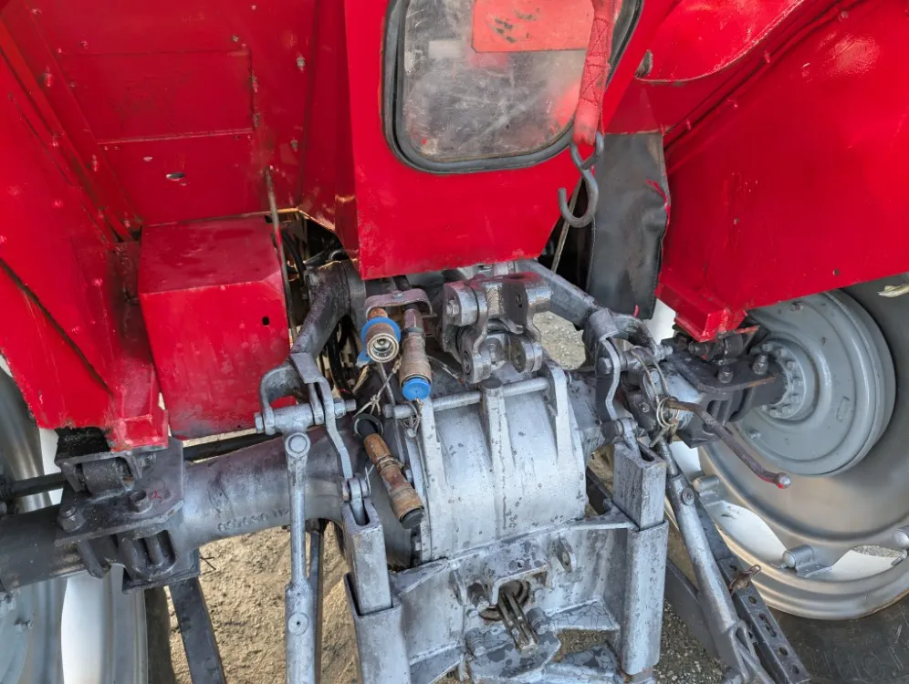 Massey Ferguson 240 traktori / Näppärä pikkutraktori - Katso video!