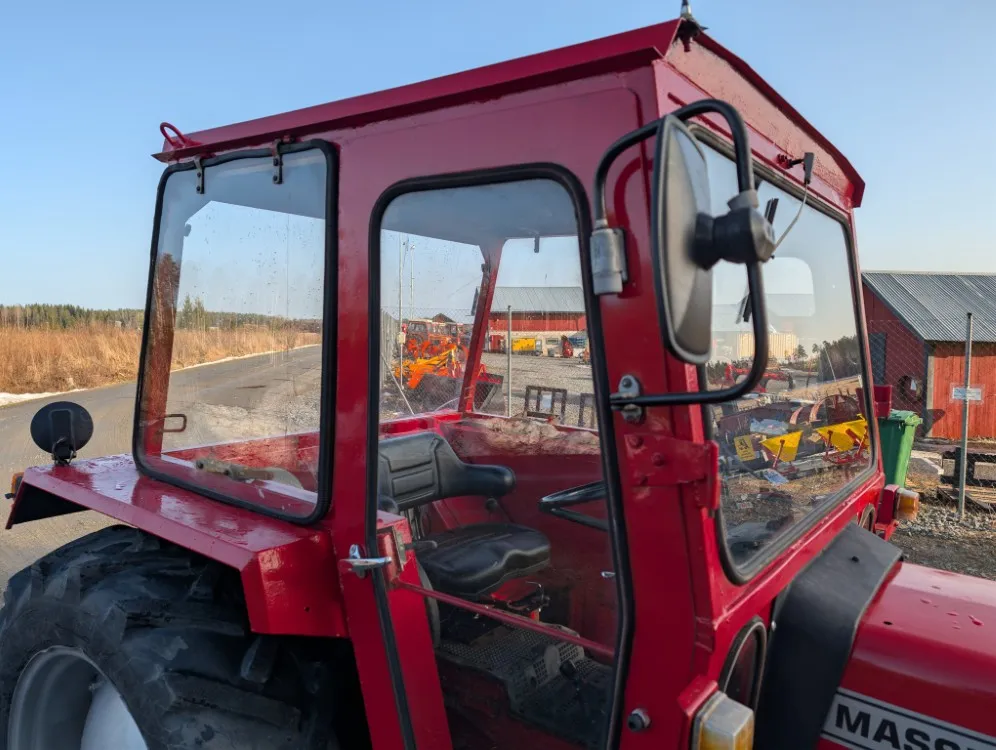 Massey Ferguson 240 traktori / Näppärä pikkutraktori - Katso video!