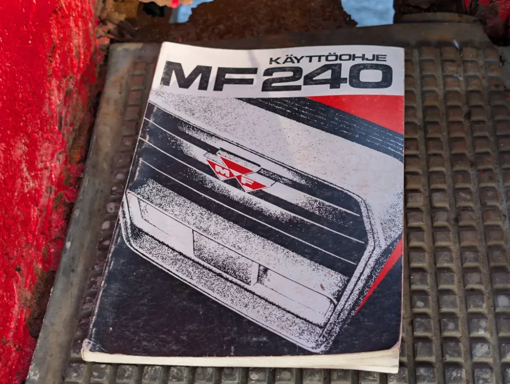 Massey Ferguson 240 traktori / Näppärä pikkutraktori - Katso video!