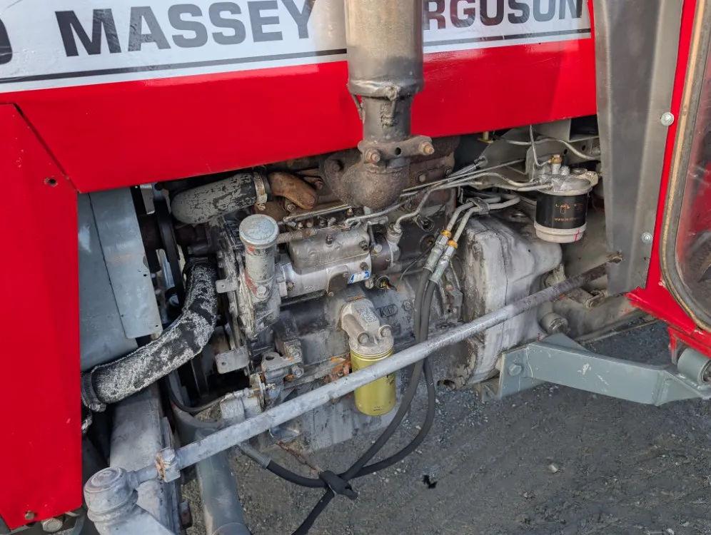 Massey Ferguson 240 traktori / Näppärä pikkutraktori - Katso video!