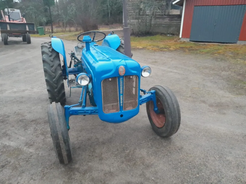 Fordson Dexta traktori / Näppärä pikkutraktori - Asiakkaan lukuun