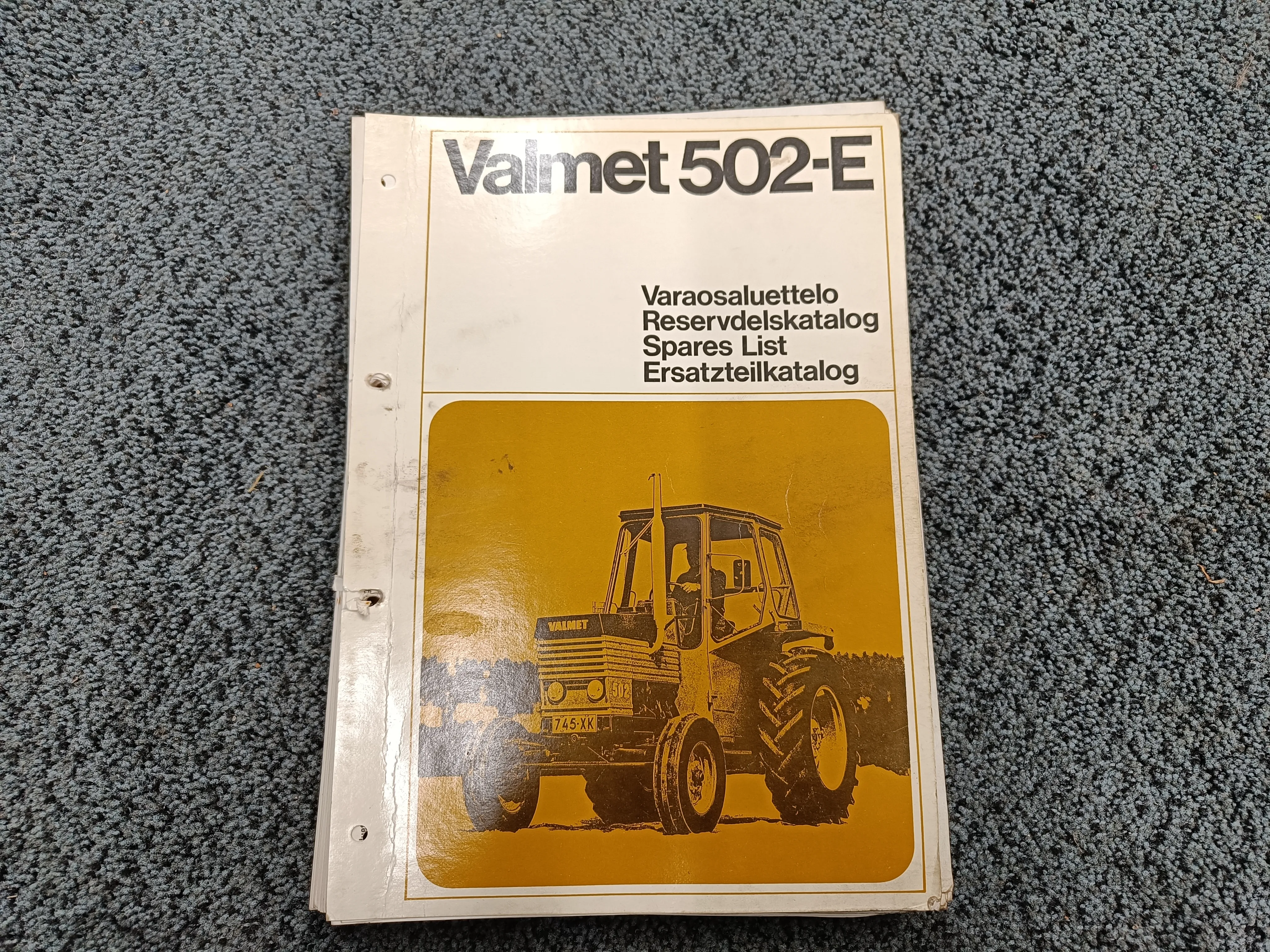 Valmet 502 E varaosaluettelo /