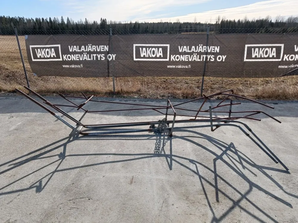 Paalirata sivulle heittävä / Welger AP42 paalaimesta