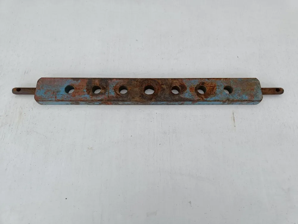 Vetokarttu pituus 828mm päät 22mm / Keskireikä 31mm