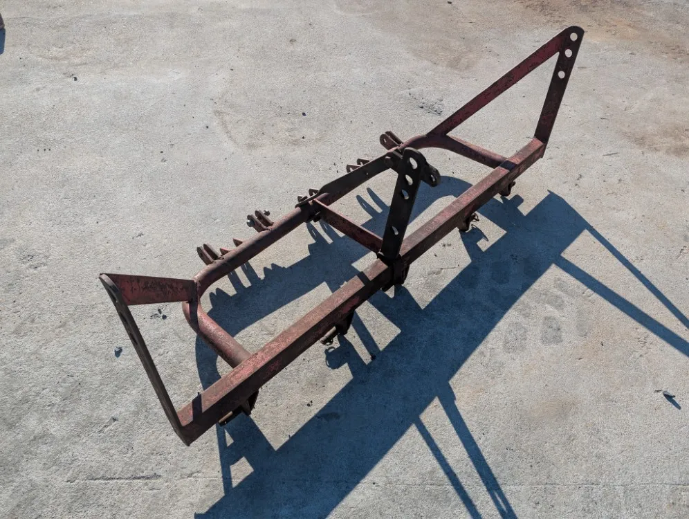 Syrjäkyntölaite traktoriin /