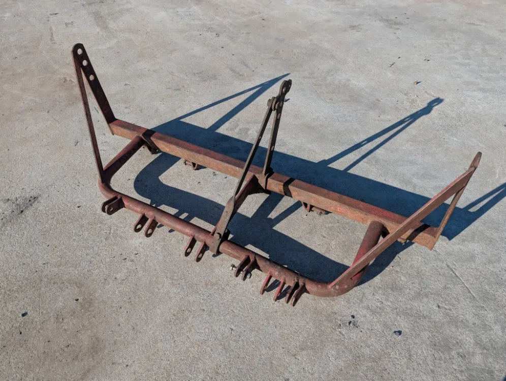 Syrjäkyntölaite traktoriin /