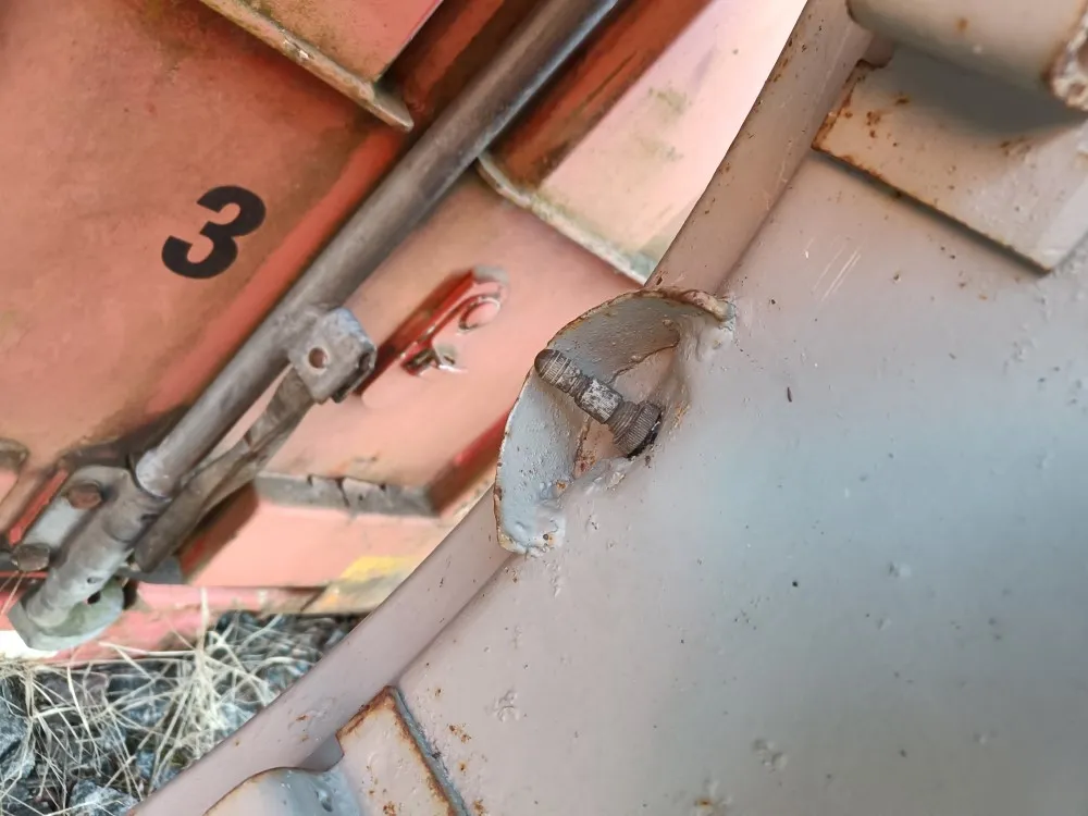 Traktorin renkaat 12.4x32 vannekehillä /