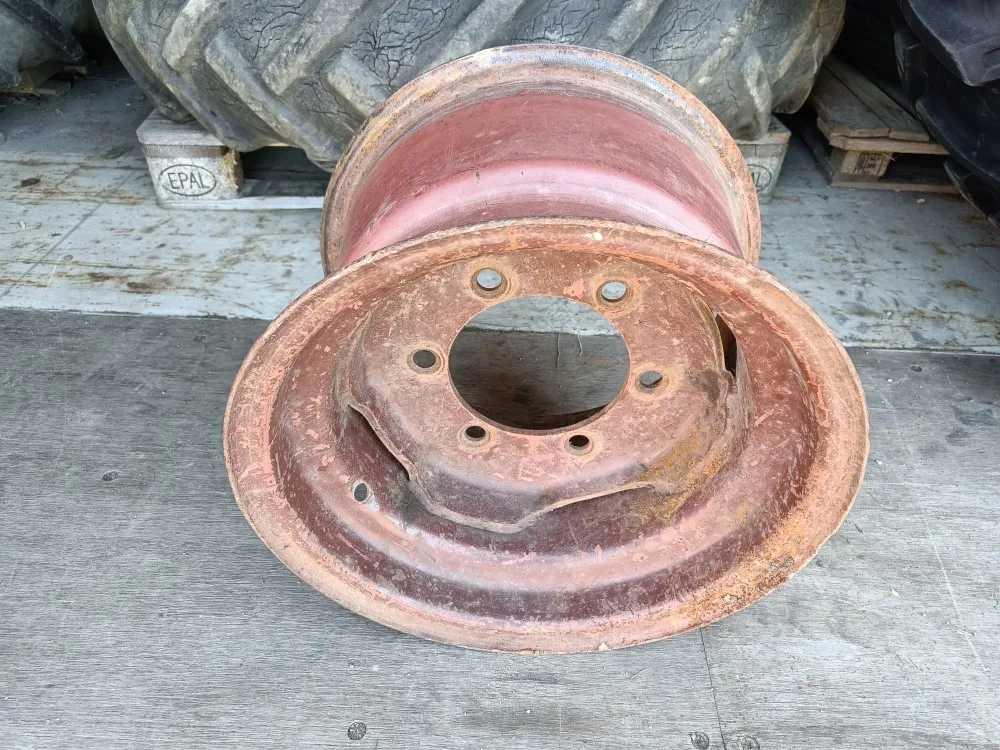 Peräkärryn vanne 16 tuumainen 6-pulttinen /