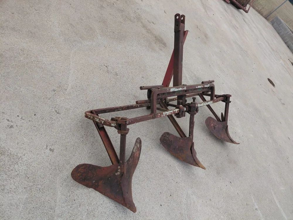 Vakoaura 3-lapainen traktoriin /