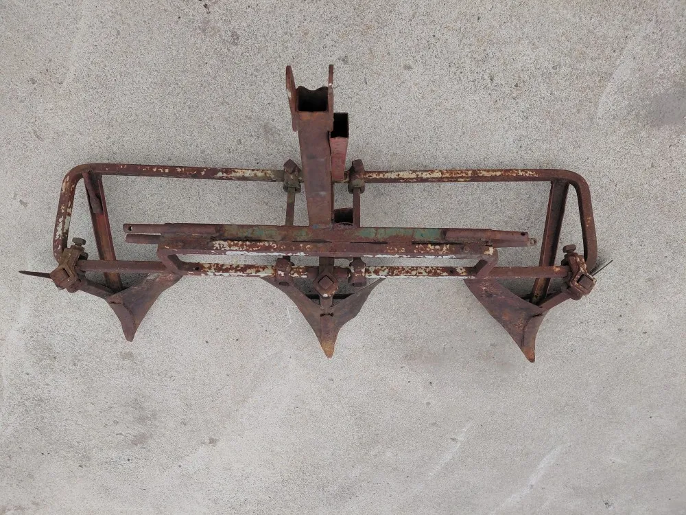 Vakoaura 3-lapainen traktoriin /