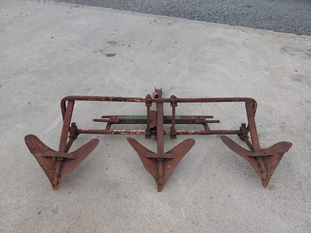 Vakoaura 3-lapainen traktoriin /