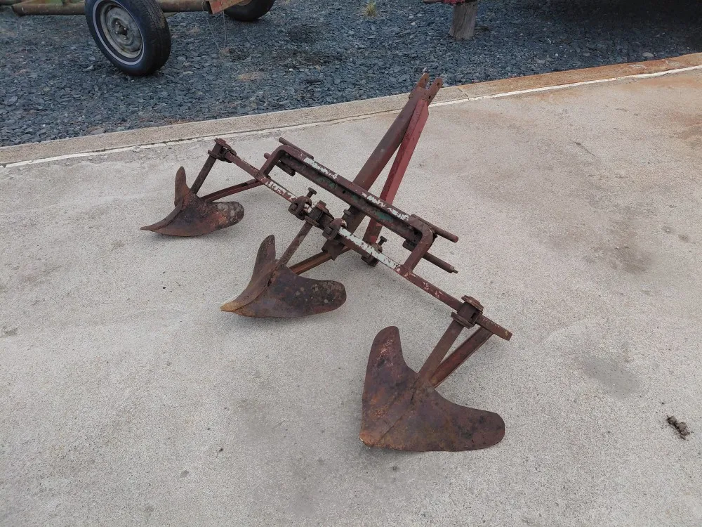 Vakoaura 3-lapainen traktoriin /