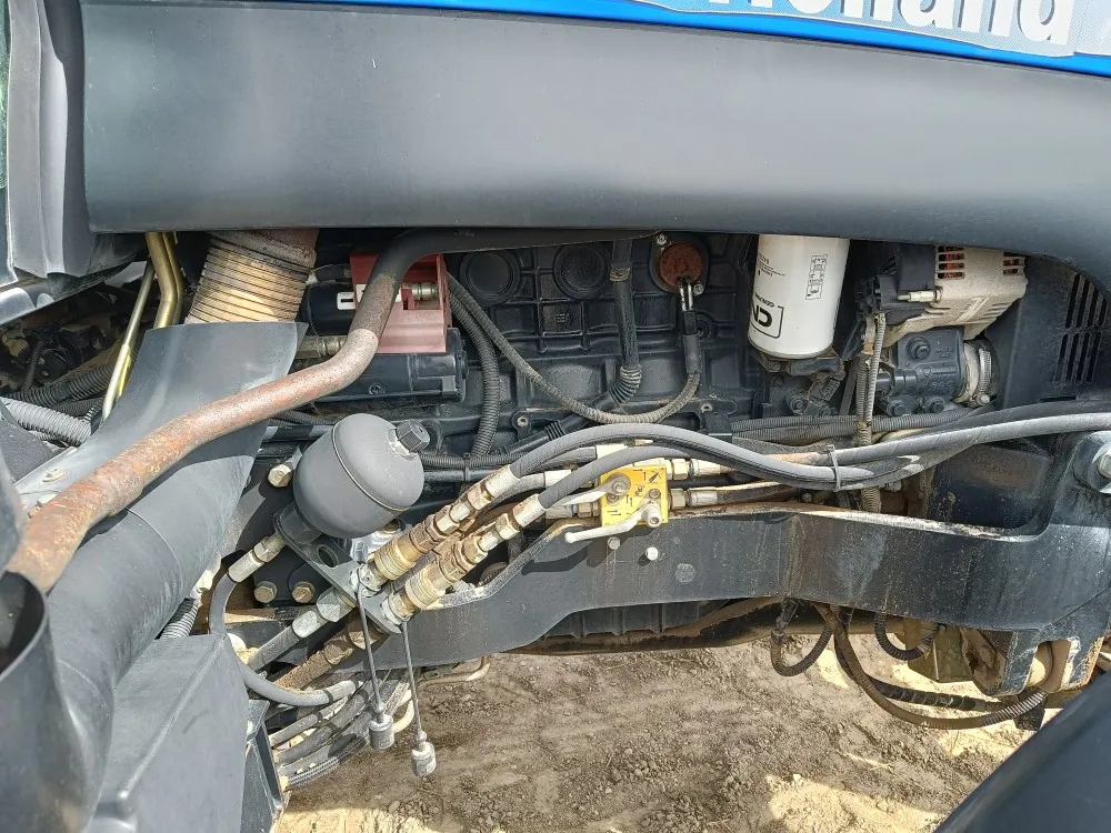 New Holland TS135A Plus traktori / Etunostolaitteella, siisti kone!