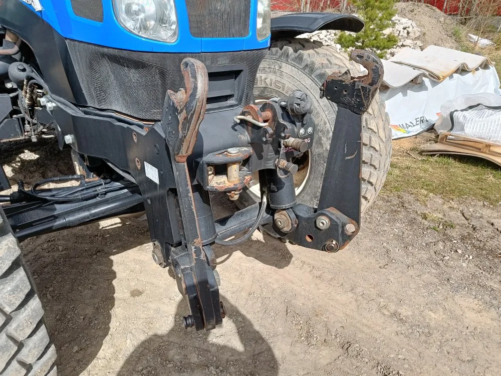 New Holland TS135A Plus traktori / Etunostolaitteella, siisti kone!