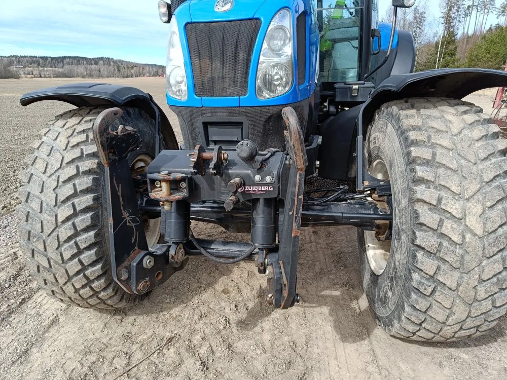 New Holland TS135A Plus traktori / Etunostolaitteella, siisti kone!