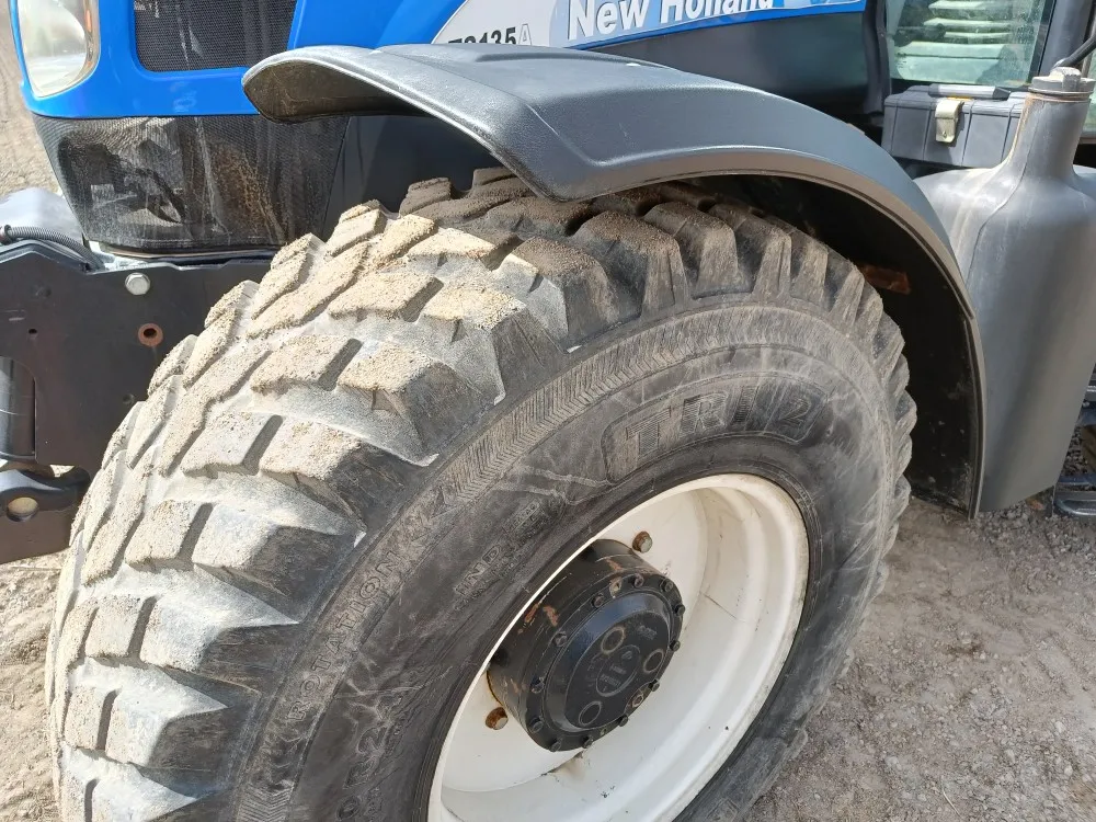 New Holland TS135A Plus traktori / Etunostolaitteella, siisti kone!