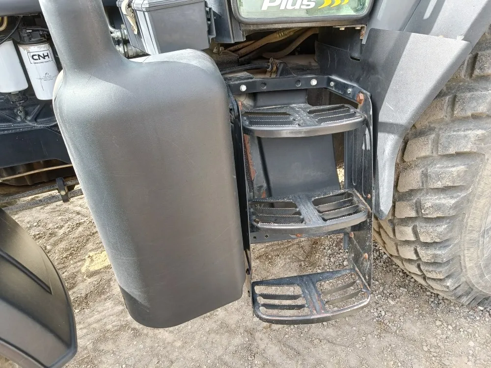 New Holland TS135A Plus traktori / Etunostolaitteella, siisti kone!