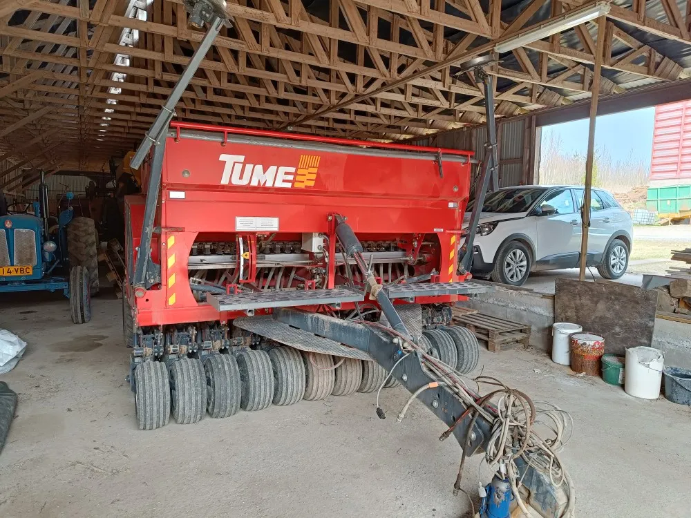 Tume Nova Combi 300cm suorakylvökone / Täysremontti tehty 90 ha sitten
