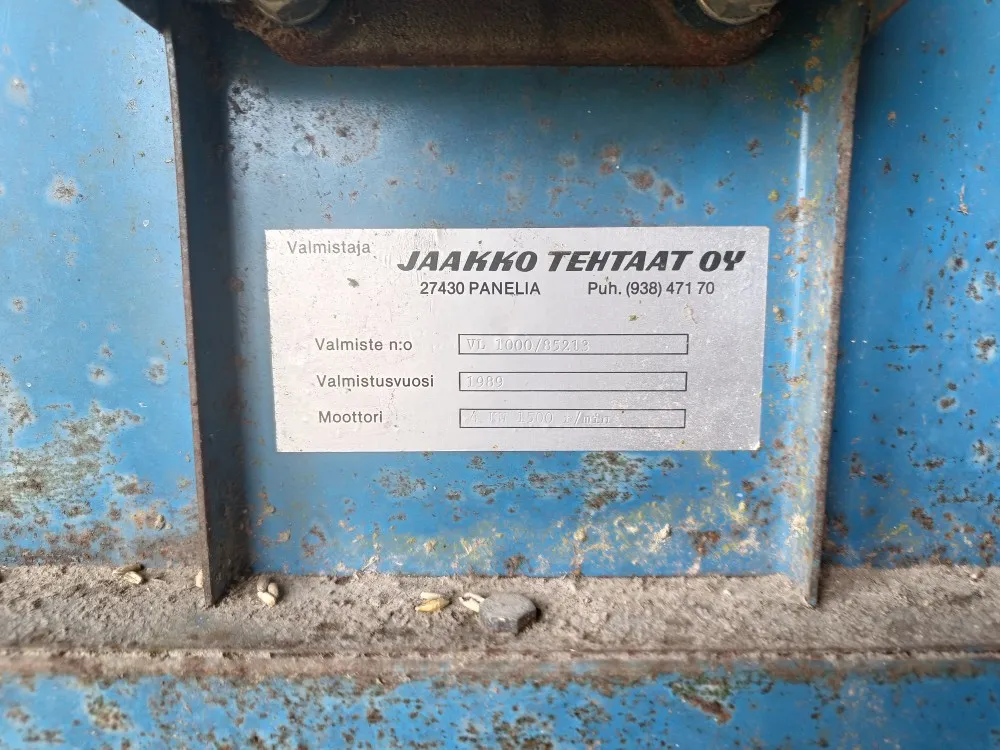 Jaakko viljanlajittelija triorilla /