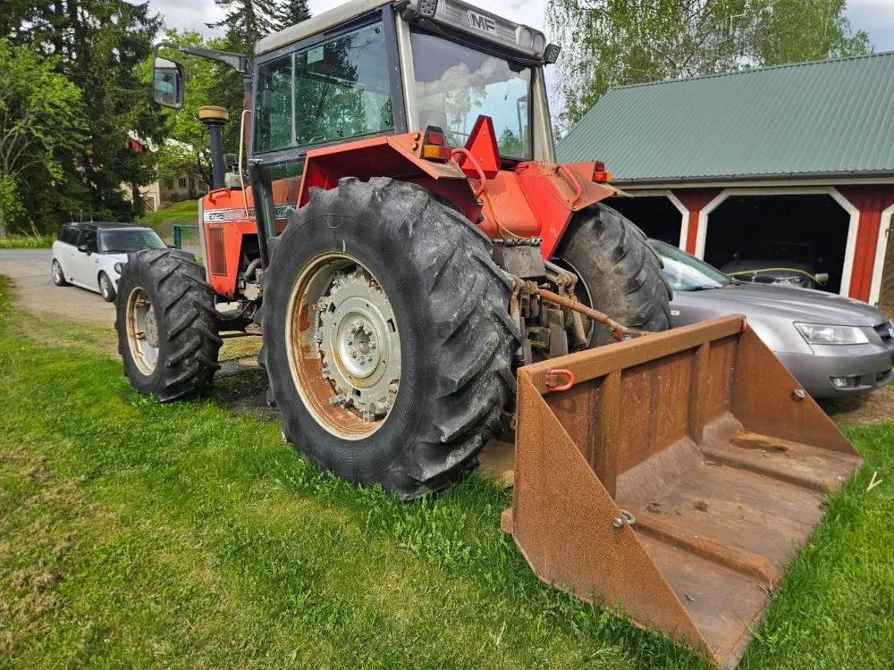 Massey Ferguson 2725 / Neliveto turbolla