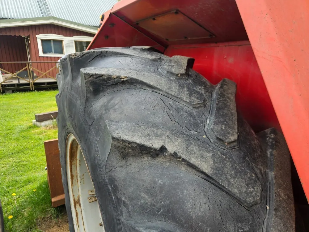Massey Ferguson 2725 / Neliveto turbolla