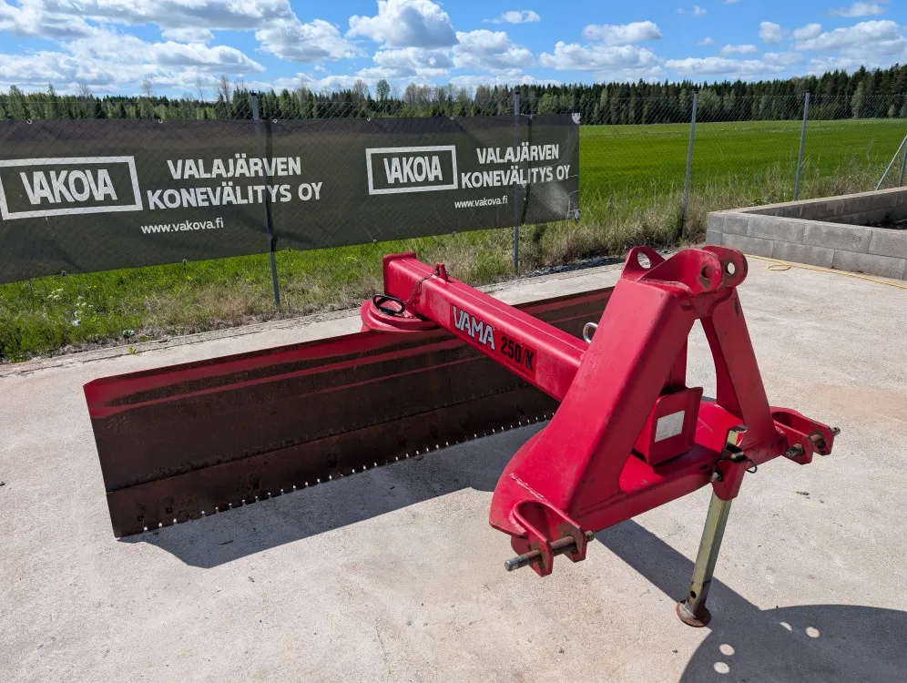 Perälevy Vama 250/K / Ympäripyörivä ja aisantaitto, siisti levy
