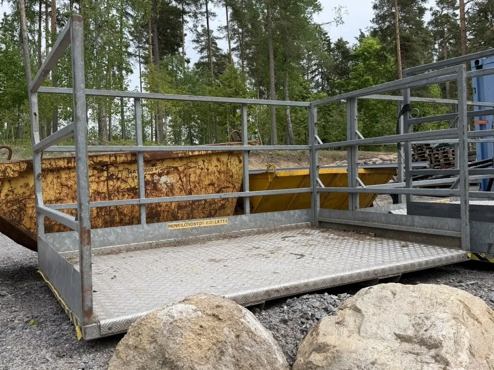Tavaran nostokori / Trukkitaskuilla, sinkitty