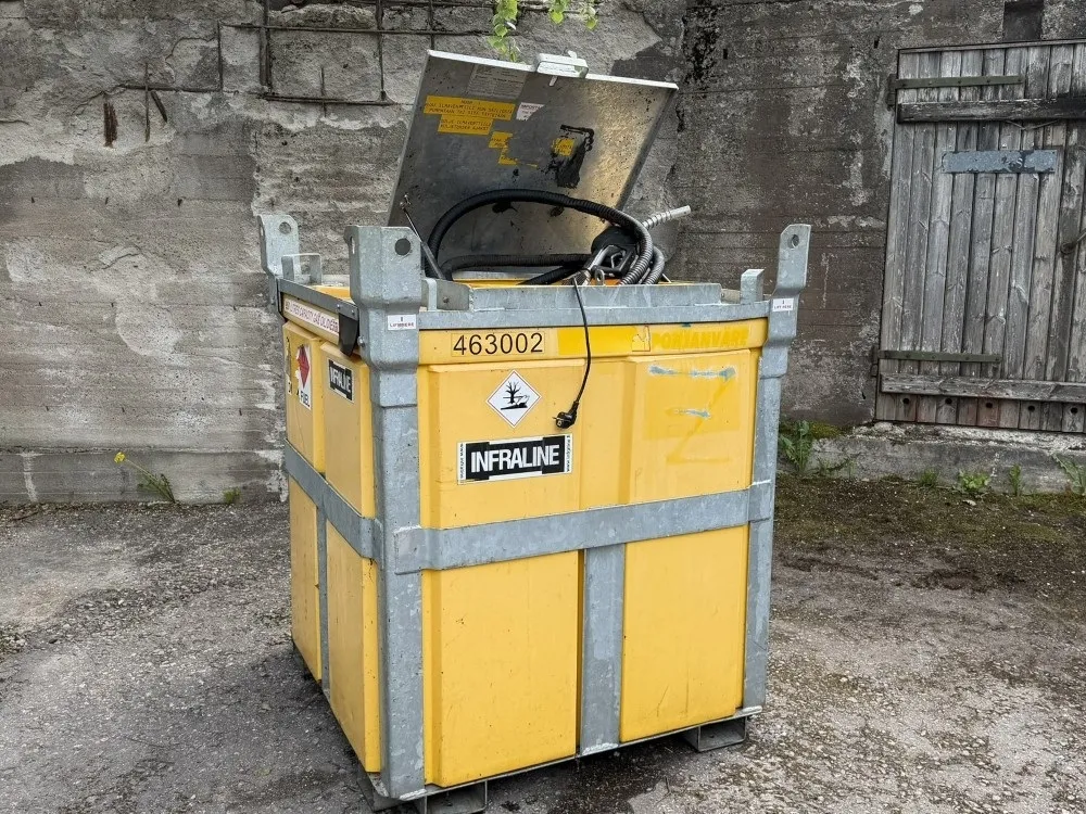 Poly Cube 950 polttoainesäiliö pumpulla / Kuljetuksiin soveltuva
