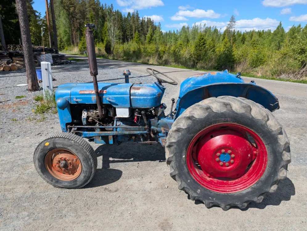 Fordson Dexta / Katso video!