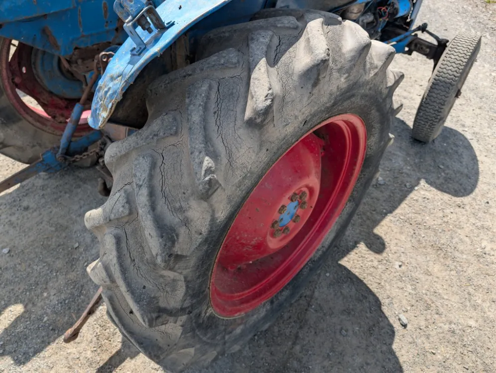 Fordson Dexta / Katso video!