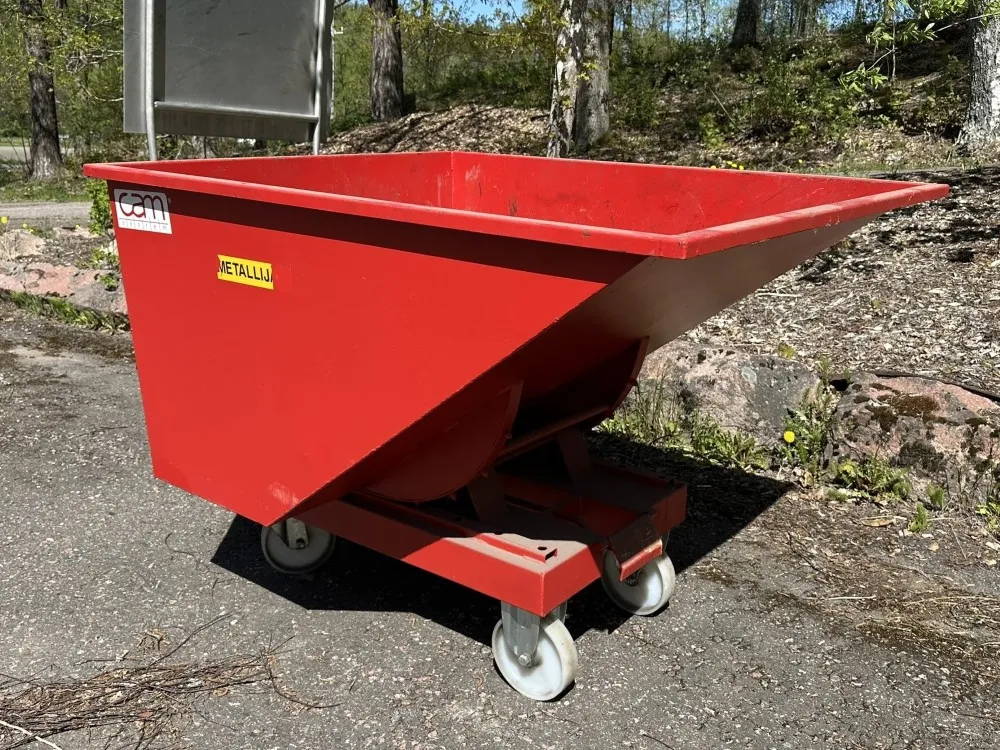 Kippikontti 900L pyörät alla /