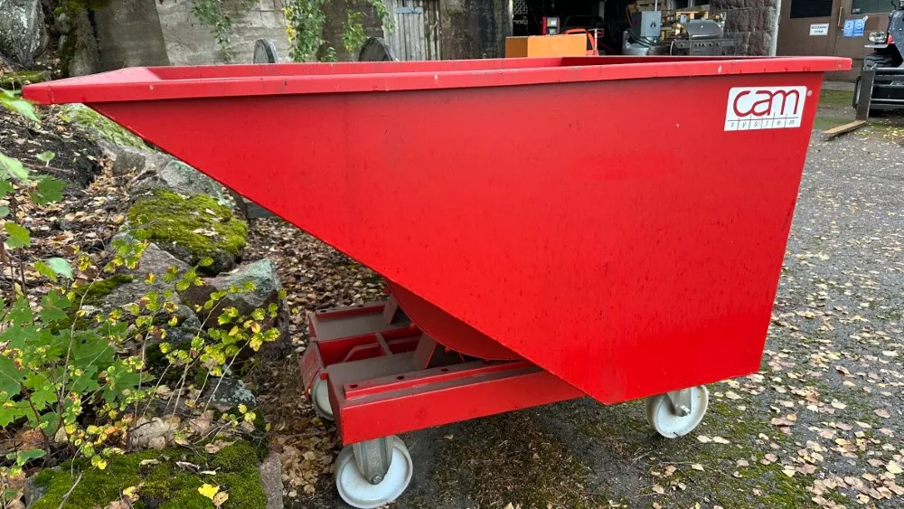 Kippikontti 900L pyörät alla /