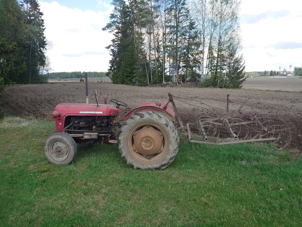 Massey Ferguson 35 traktori / Asiakkaan lukuun!