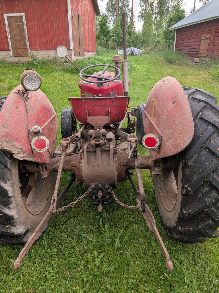 Massey Ferguson 35 traktori / Asiakkaan lukuun!