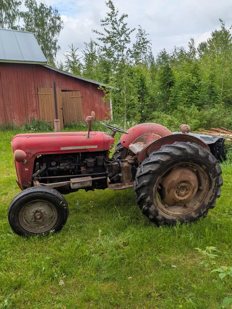 Massey Ferguson 35 traktori / Asiakkaan lukuun!
