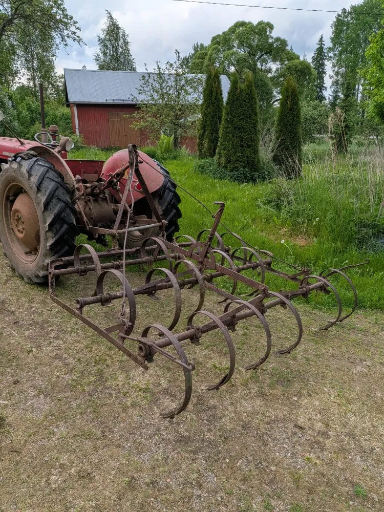 Massey Ferguson 35 traktori / Asiakkaan lukuun!