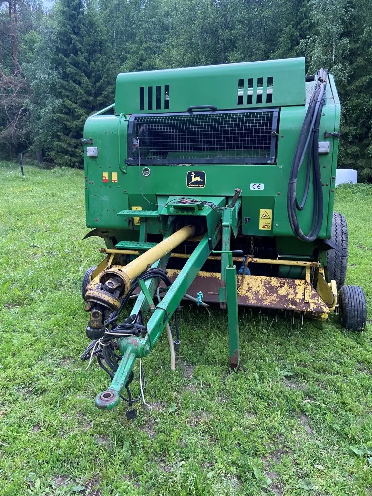 Pyöröpaalain John Deere 575, katso video! / Asiakkaan lukuun!